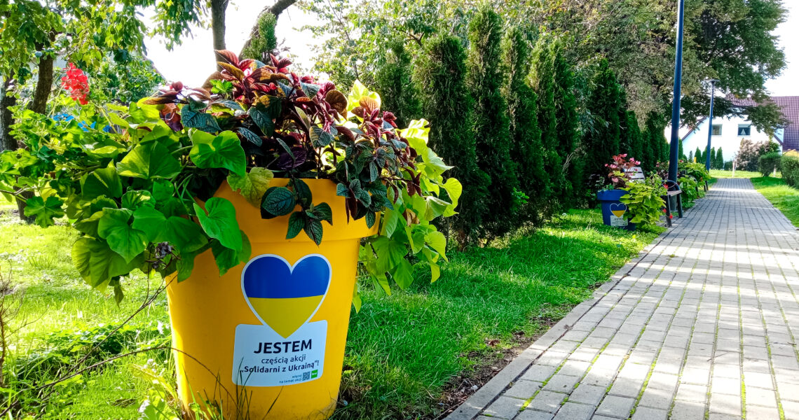 Niebiesko-żółty trend w przestrzeni publicznej - akcja Solidarni z Ukrainą